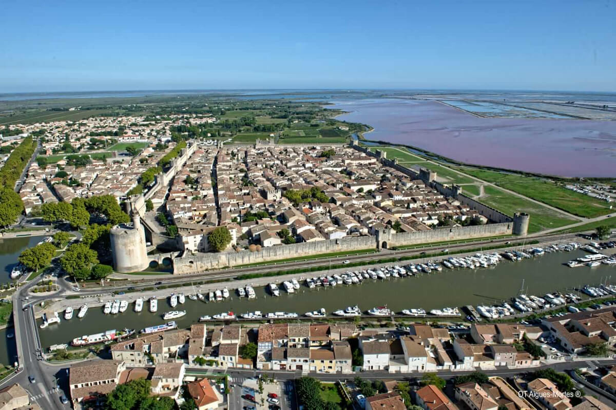Aigues-Mortes la cité location appartement par Marlene