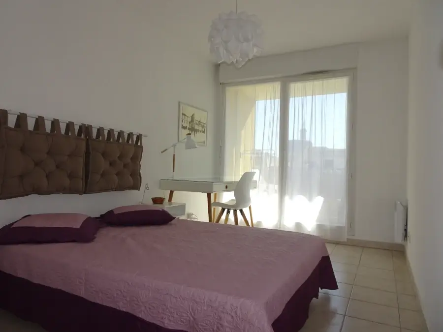 Piscine privée de l'appartement à louer dans une résidence d'Aigues-Mortes, idéale pour vos vacances
